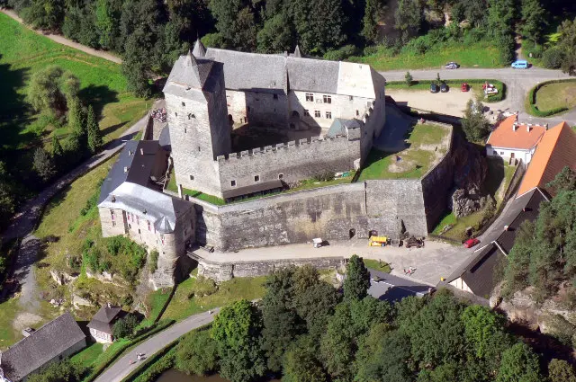 hrad Kost